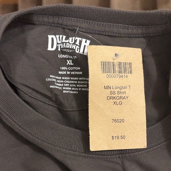 Duluth Trading Co Dark Gray Longtail Men's Short Sleeve Tee - Picture 2 of 2